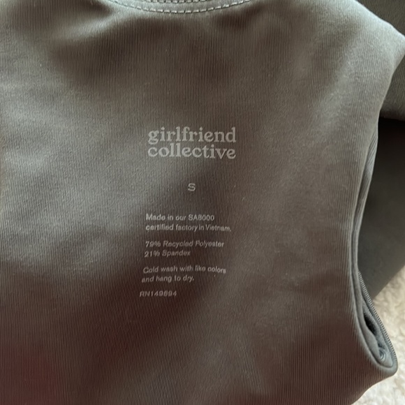 Girlfriend Collective Dylan Tank Sports Bra In Army Green - Picture 3 of 3